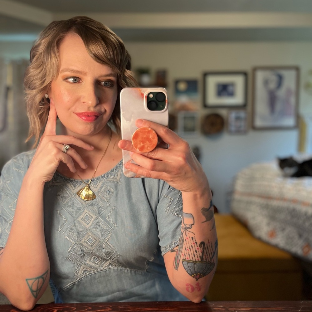 Meet your Posher, Emily